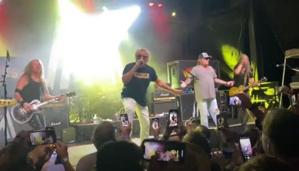 Watch VINCE NEIL And SAMMY HAGAR Sing LED ZEPPELIN’s ‘Rock And Roll’ At Private Event In Austin