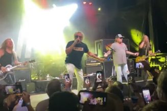 Watch VINCE NEIL And SAMMY HAGAR Sing LED ZEPPELIN’s ‘Rock And Roll’ At Private Event In Austin