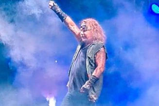 Watch VINCE NEIL Perform MÖTLEY CRÜE Hits At VetFest In Oswego, Illinois