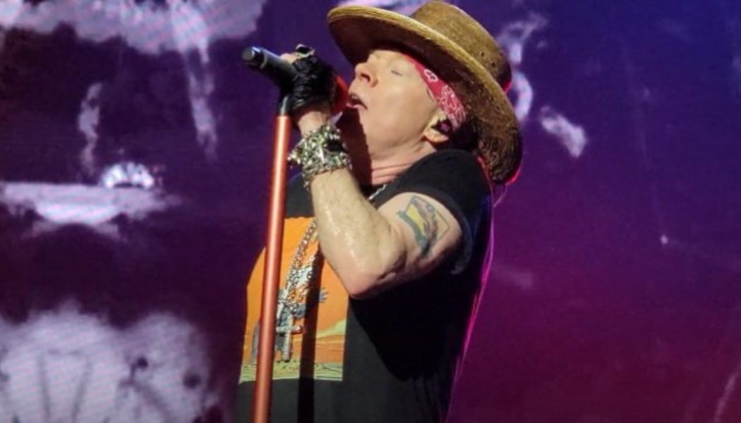 AXL ROSE Says Probable Case Of ‘Food Poisoning’ Affected His Vocal Performance At GUNS N’ ROSES’ Chicago Concert