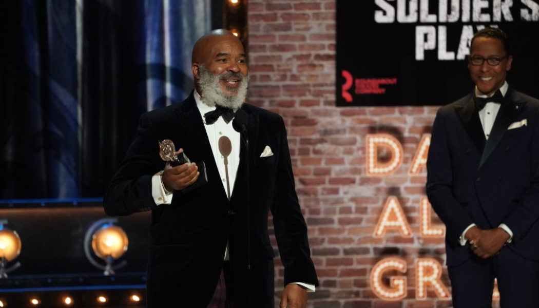 David Alan Grier Cracks Up Tony Awards Crowd With Audra McDonald Shoutout