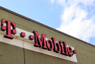 Hundreds of T-Mobile stores will be able to fix phones soon