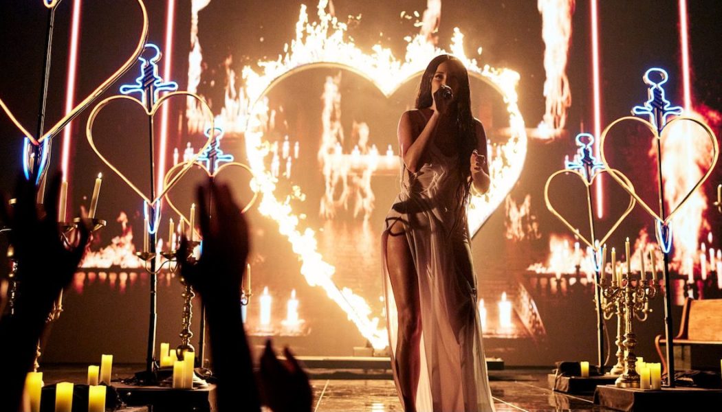 Kacey Musgraves Debuts “star-crossed” Live at the 2021 MTV VMAs: Watch