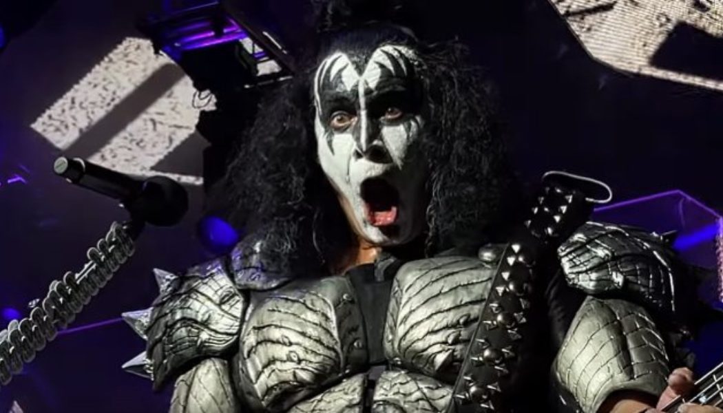 KISS: Front-Row Fan-Filmed Video Of Entire Mansfield Concert