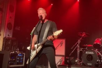 METALLICA Plays Surprise Club Concert In Chicago (Video)