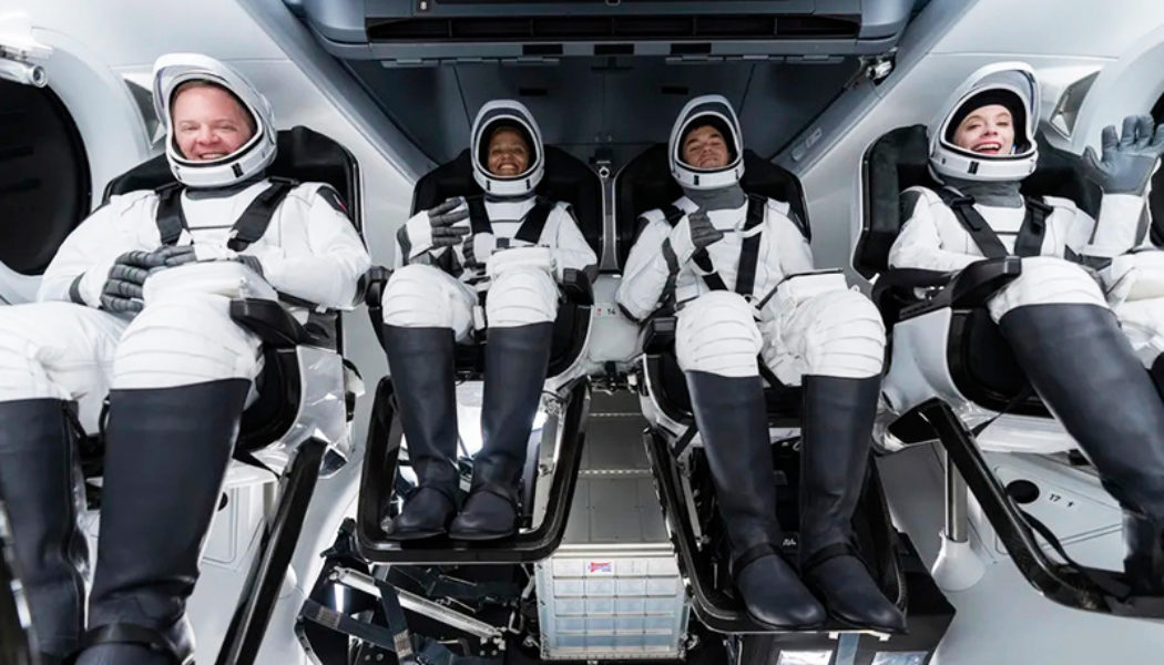 SpaceX is Preparing to Launch its First Crew of Tourists to Space