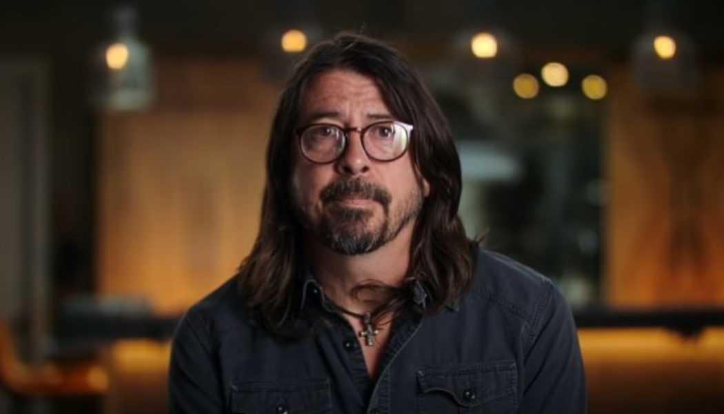 Watch DAVE GROHL Discuss His Upcoming ‘The Storyteller’ Book