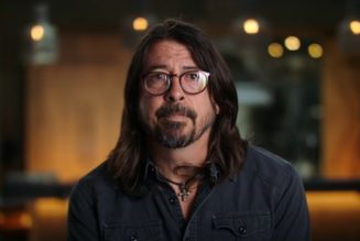 Watch DAVE GROHL Discuss His Upcoming ‘The Storyteller’ Book