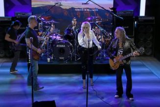 Watch METALLICA And MILEY CYRUS Perform ‘Nothing Else Matters’ On ‘The Howard Stern Show’