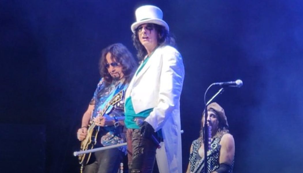 ACE FREHLEY Joins ALICE COOPER On Stage In West Palm Beach And Tampa (Video)