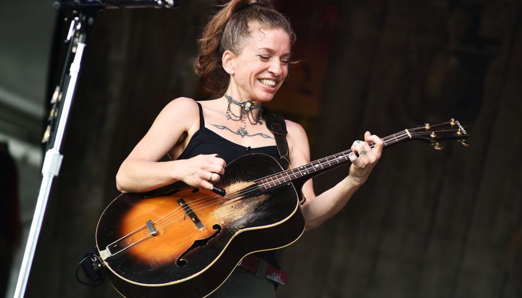 Ani DiFranco to Be Honored at John Lennon Benefit Show in New York