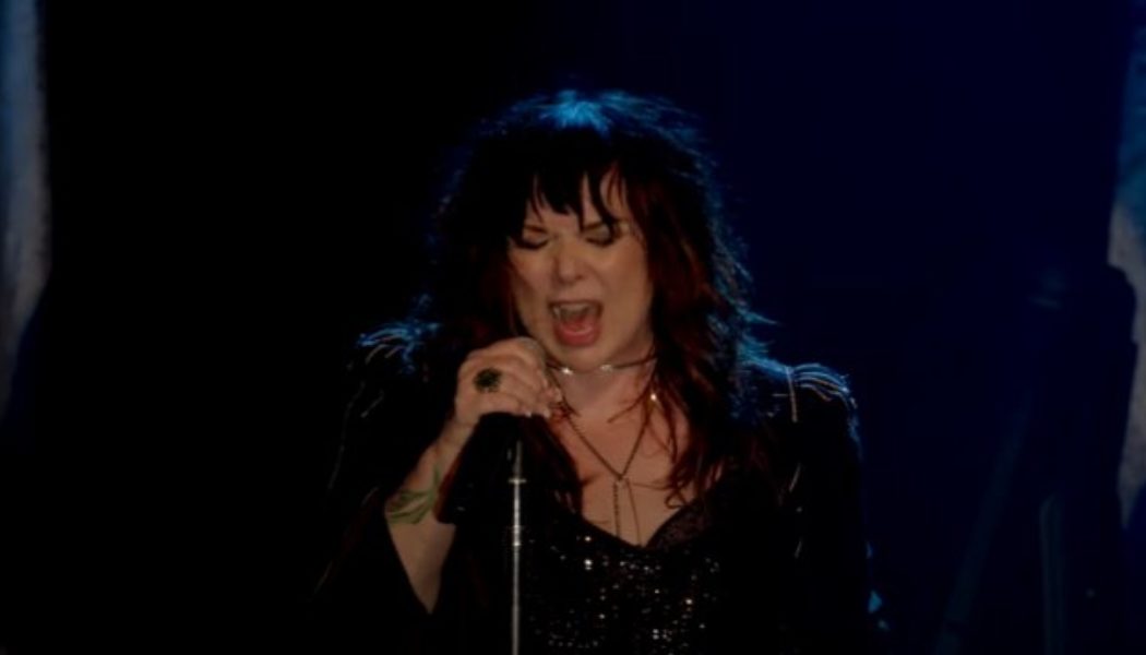 ANN WILSON Says She Required Vaccinations For All Members Of Her Solo Band