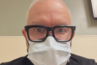 BLINK-182’s MARK HOPPUS Is Having His Chemo Port Removed