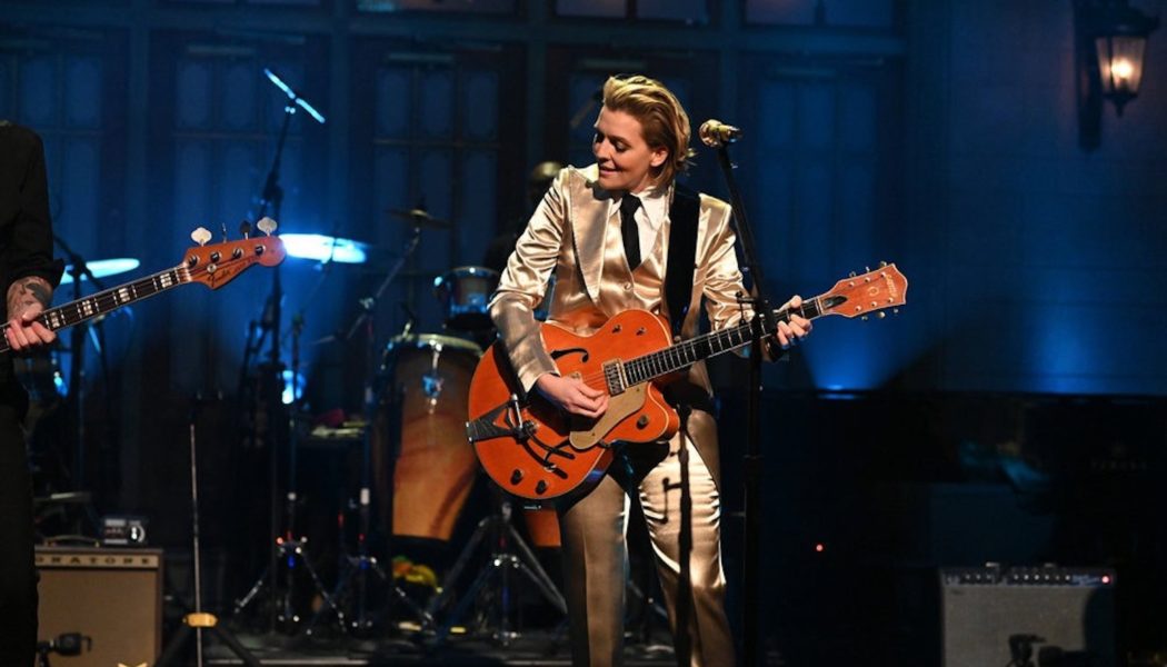 Brandi Carlile Shines on ‘SNL’ With Performances of ‘Broken Horses’ & ‘Right on Time’: Watch