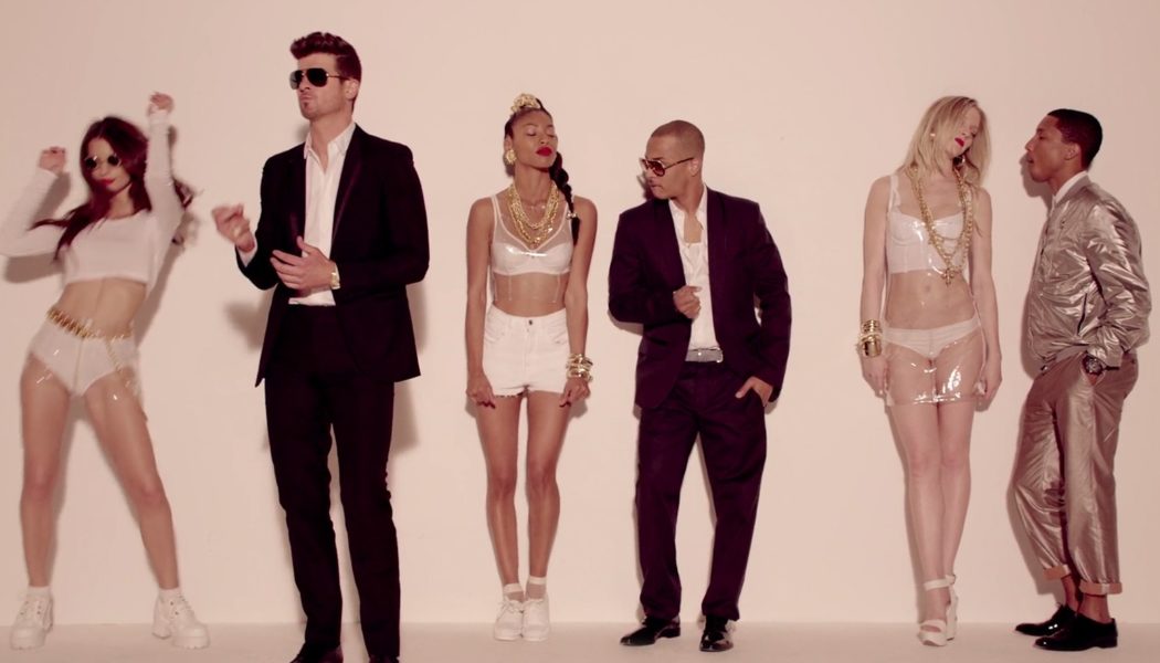 Emily Ratajkowski Alleges Robin Thicke Grabbed Her Breasts on ‘Blurred Lines’ Set