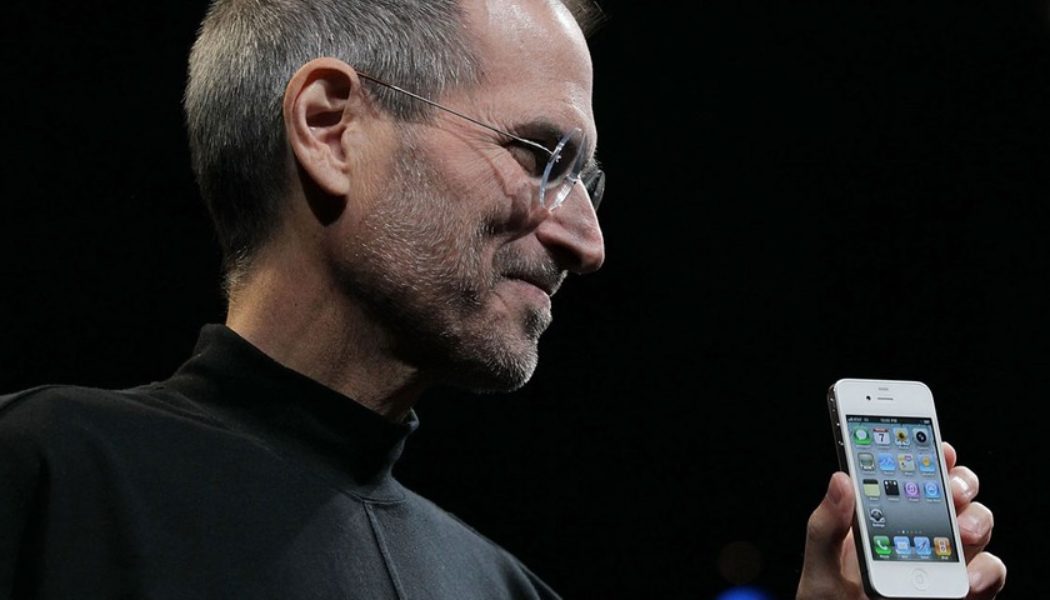 Former Apple Design Chief Jony Ive Pens Letter for Steve Jobs 10 Years After His Death