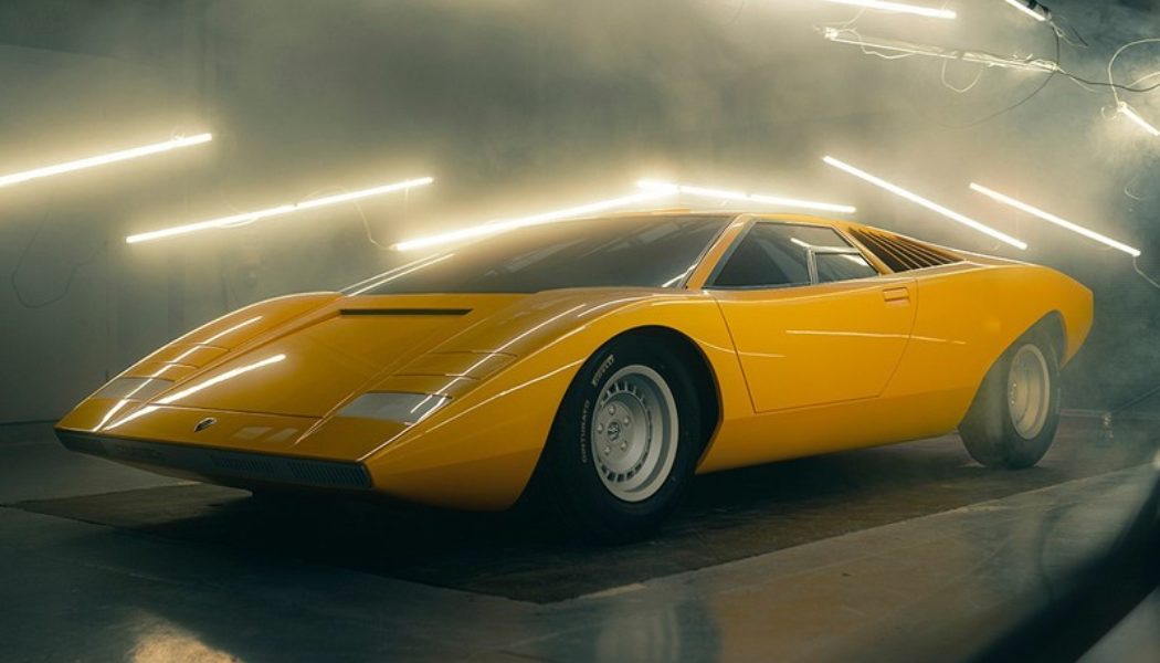 Lamborghini Faithfully Recreated the 1971 Countach LP 500