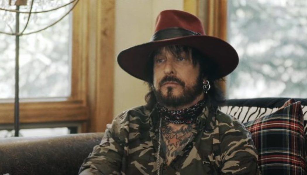 Listen To MÖTLEY CRÜE’s NIKKI SIXX Read From His New Book ‘The First 21’