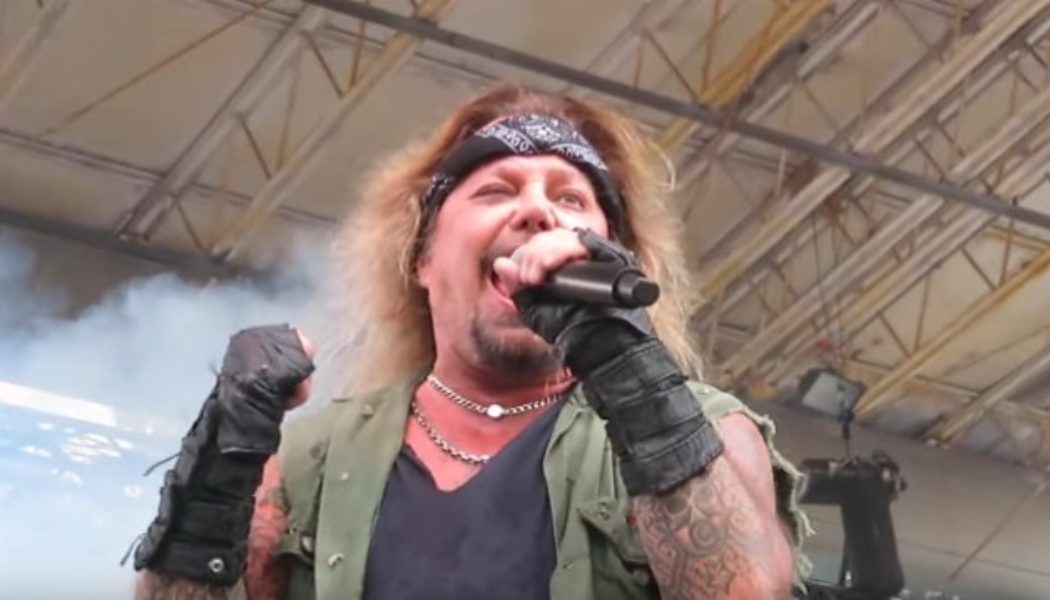 MÖTLEY CRÜE’s VINCE NEIL Is ‘Back Home And Resting After Breaking A Few Ribs’