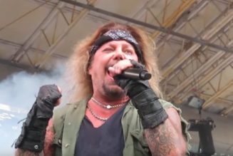 MÖTLEY CRÜE’s VINCE NEIL Is ‘Back Home And Resting After Breaking A Few Ribs’