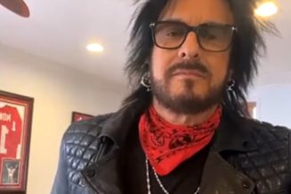 NIKKI SIXX Says It’s ‘Irresponsible’ For Bands To Go Up On Stage ‘Tired With A Beer Belly’