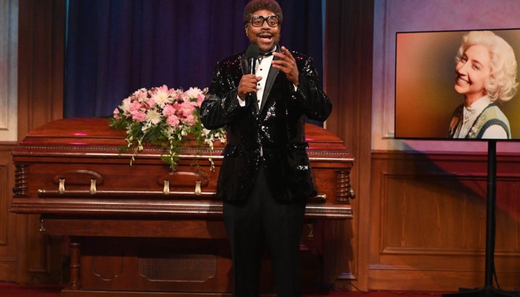 R. Kelly’s ‘I Believe I Can Fly’ Horrifies Mourners in ‘SNL’ Funeral Sketch: Watch