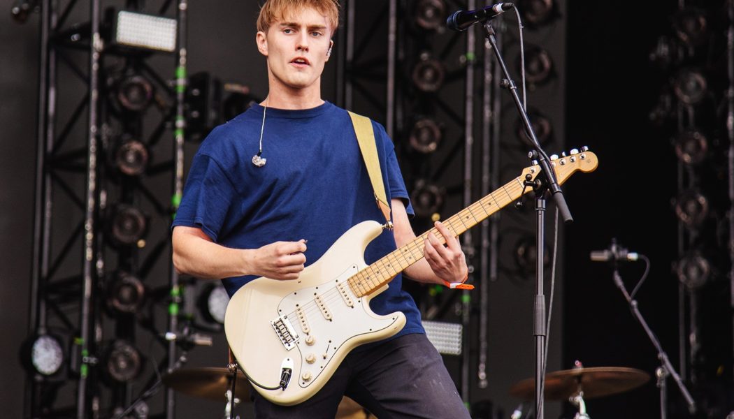 Sam Fender Blasts to No. 1 In U.K. With ‘Seventeen Going Under’