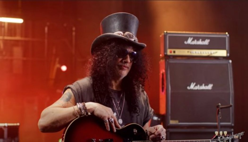 SLASH Discusses ‘Intense’ COVID-19 Restrictions During GUNS N’ ROSES Tour: ‘We Never Left The Hotel’