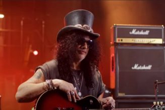 SLASH Discusses ‘Intense’ COVID-19 Restrictions During GUNS N’ ROSES Tour: ‘We Never Left The Hotel’