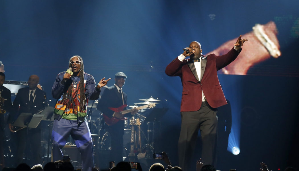 Snoop Dogg Brings Out Shaq to Perform “Nuthin’ But a ‘G’ Thang”: Watch