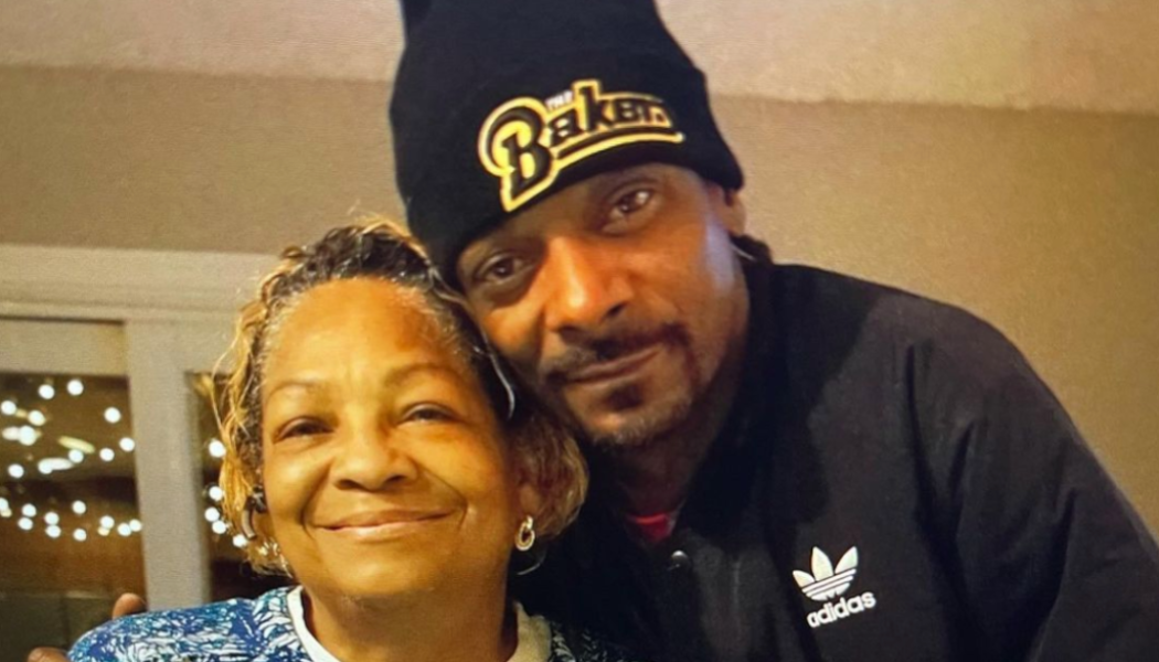 Snoop Dogg Mourns Death of His Mother Beverly Tate