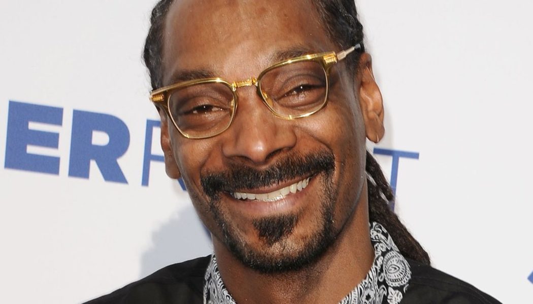 Snoop Dogg To Star in New NFT Sitcom Alongside the Harlem Globetrotters