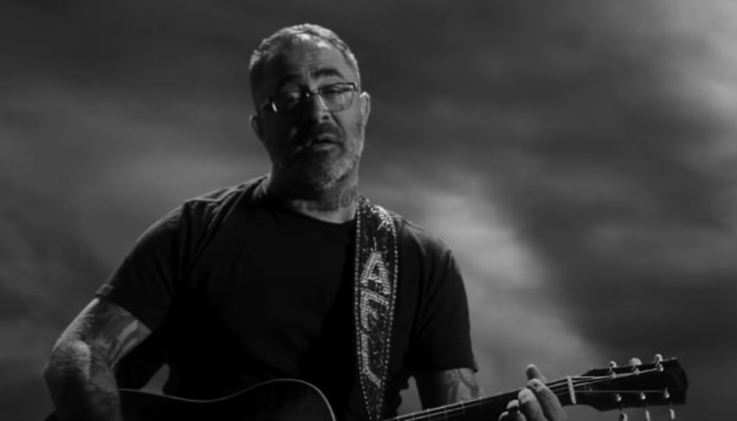 STAIND’s AARON LEWIS Releases Music Video For Controversial New Solo Single ‘Am I The Only One’