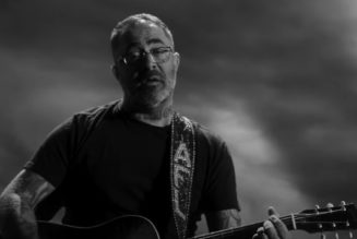 STAIND’s AARON LEWIS Releases Music Video For Controversial New Solo Single ‘Am I The Only One’