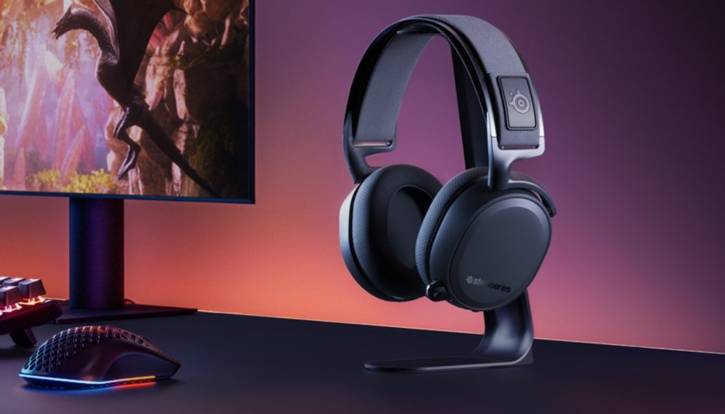 SteelSeries Updates Its Arctis 7 Series Wireless Headsets With 30-Hour Battery Life