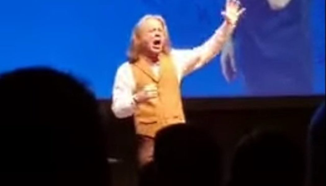 Watch IRON MAIDEN’s BRUCE DICKINSON Sing A Cappella Version Of ‘The Writing On The Wall’ In London