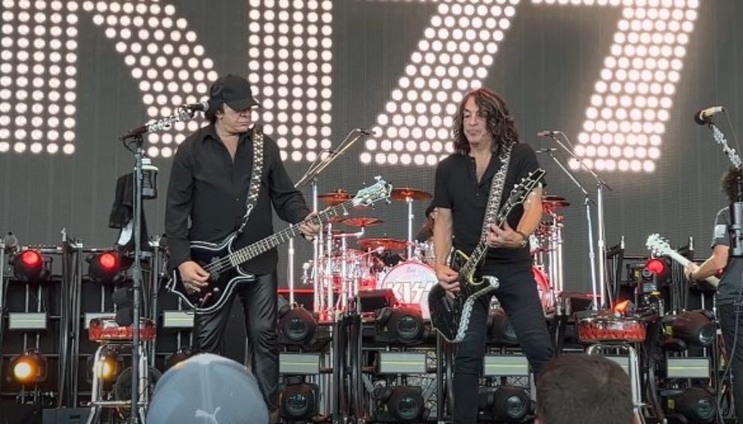 Watch Makeup-Less KISS Play ‘Shock Me’ And ‘Got To Choose’ During Soundcheck In Tampa