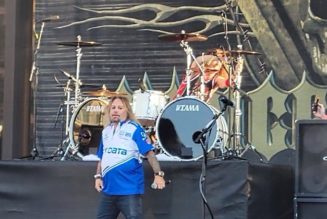 Watch VINCE NEIL Perform MÖTLEY CRÜE Classics At ‘Acura Grand Prix Of Long Beach’