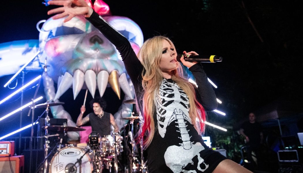 Avril Lavigne Announces Signing to Travis Barker’s DTA Records