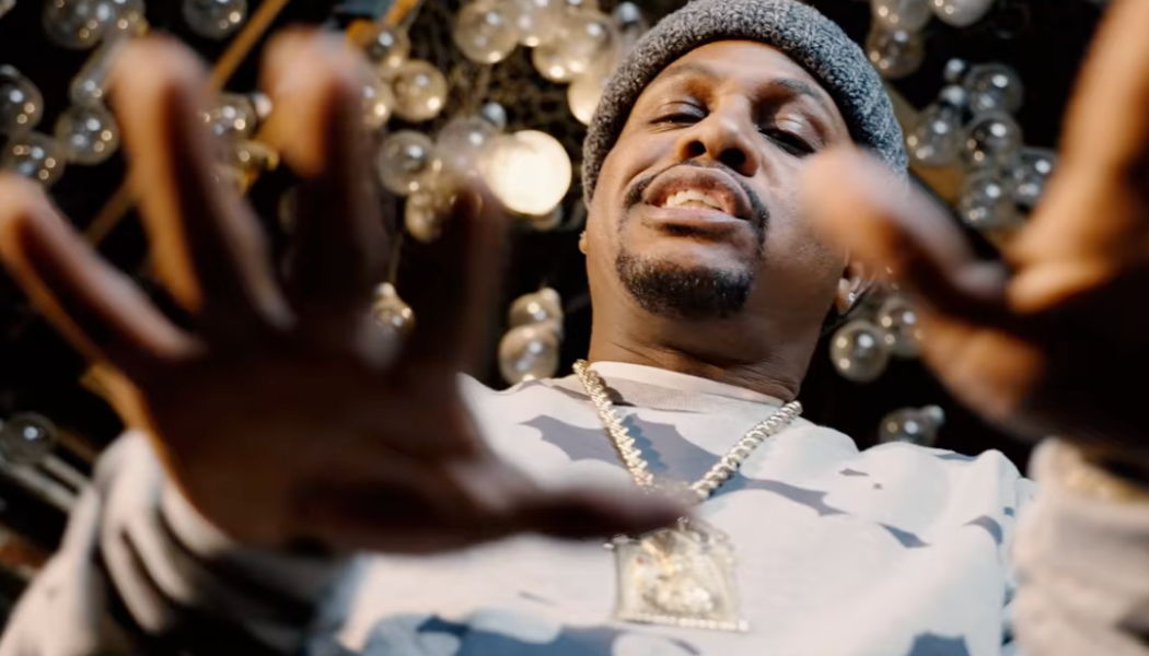 AZ “Check Me Out,” YN Jay “Bo Seller” & More | Daily Visuals 11.18.21