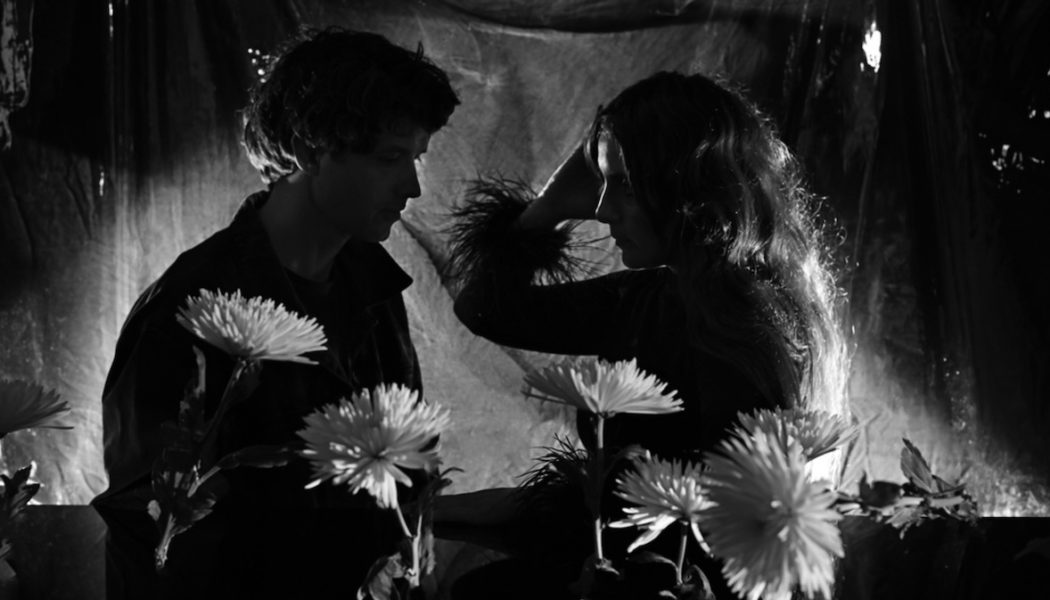 Beach House Announce New Album, 2022 Tour Dates