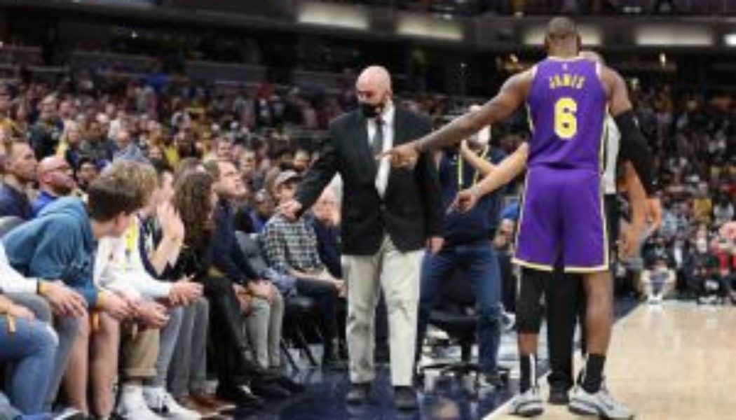 Butt-Hurt & MAGA Twitter Gets #LeSnitch Trending Because LeBron James Gets Tasteless Fans Ejected