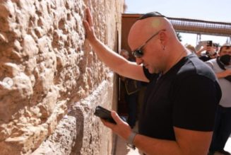 DISTURBED’s DAVID DRAIMAN Lights Candle At Western Wall In Jerusalem: Photos