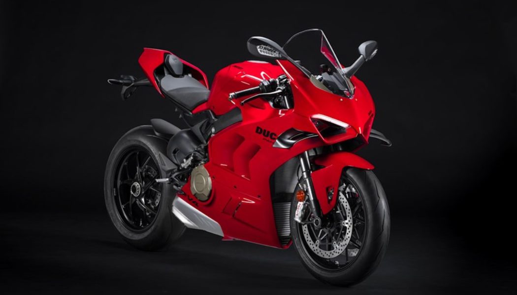 Ducati Refines the Panigale V4 and V4 S for 2022