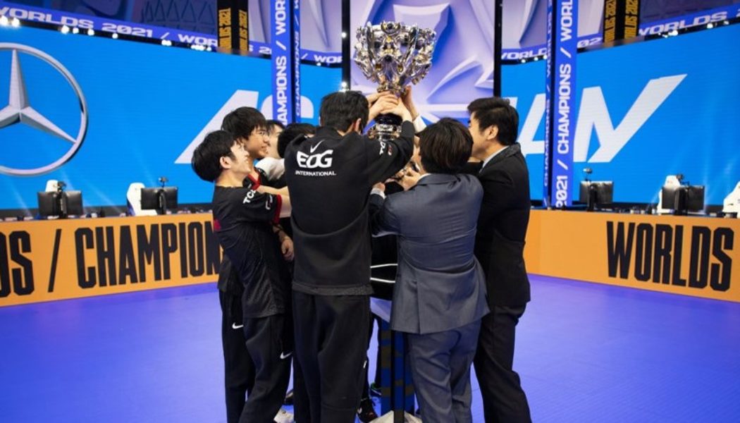 Edward Gaming Defeats Damwon Kia to Win ‘League of Legends’ Worlds 2021