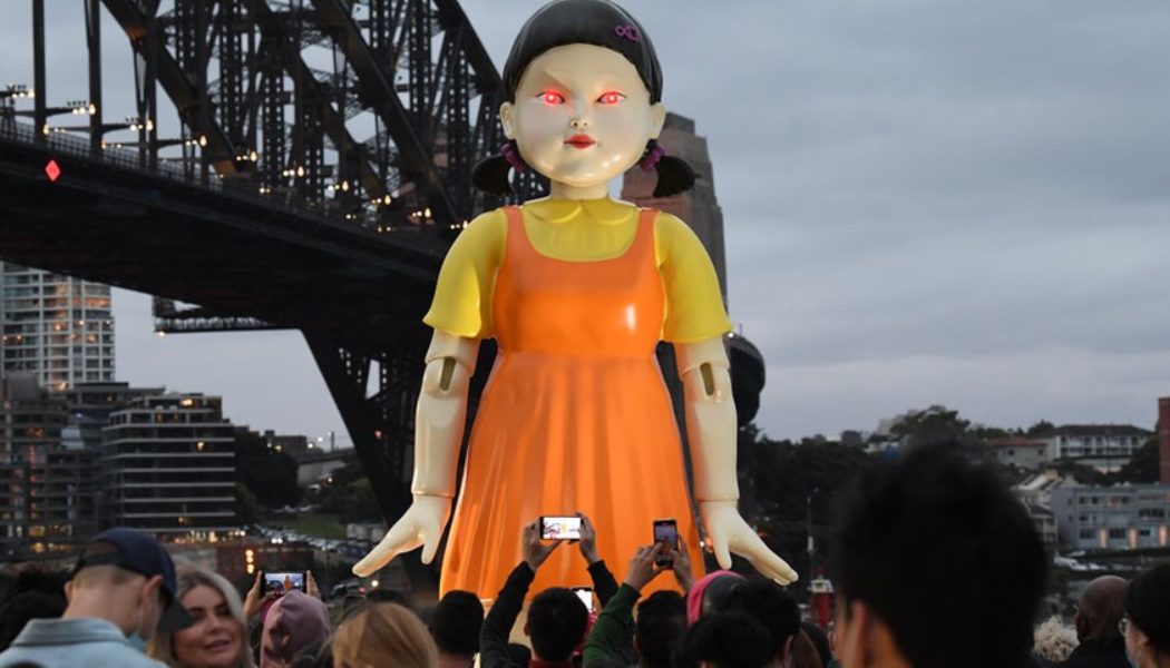 Giant Fully Functioning ‘Squid Game’ “Red Light, Green Light” Doll Appears in Sydney