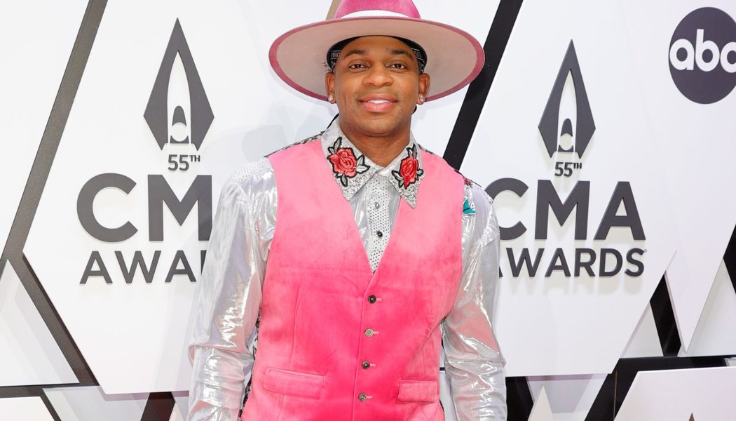 Jimmie Allen Tearfully Accepts New Artist of the Year Award at 2021 CMAs