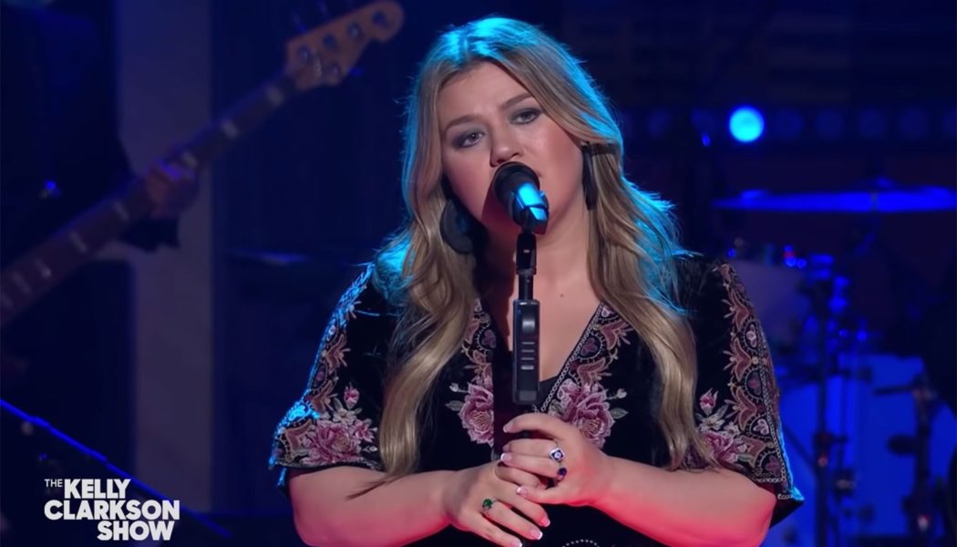 Kelly Clarkson Carries On ‘Kellyoke’ Wins With ‘Welcome to the Black Parade’ Cover