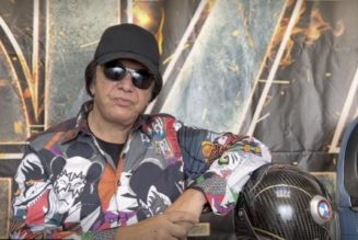 KISS’s GENE SIMMONS Calls Unvaccinated People ‘Delusional’ And The ‘Enemy’