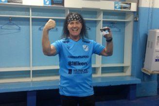 Original AC/DC Singer DAVE EVANS Receives Honorary Lifetime Membership From Argentina’s CLUB ATLÉTICO TEMPERLEY